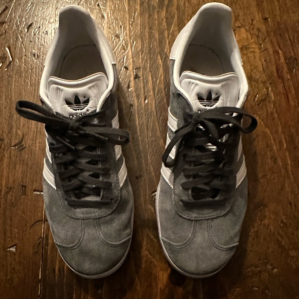 Gray suede Adidas og Gazelle men’s 6 1/2